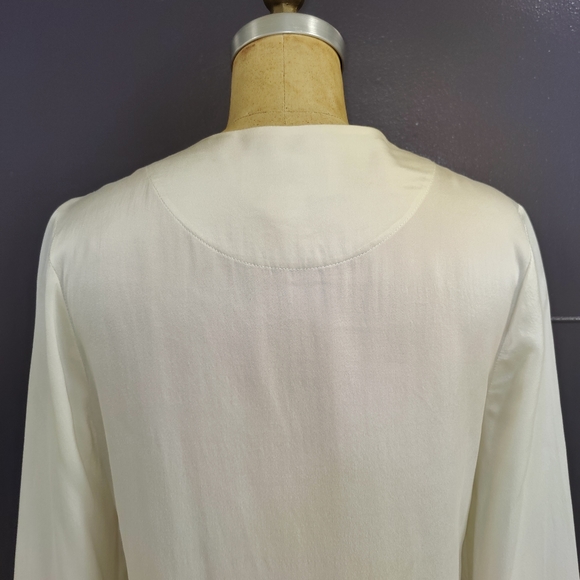 Julie Brown Silk Tunic with Embellished Silver Sequin V-neck - Size 6 - Picture 8 of 13